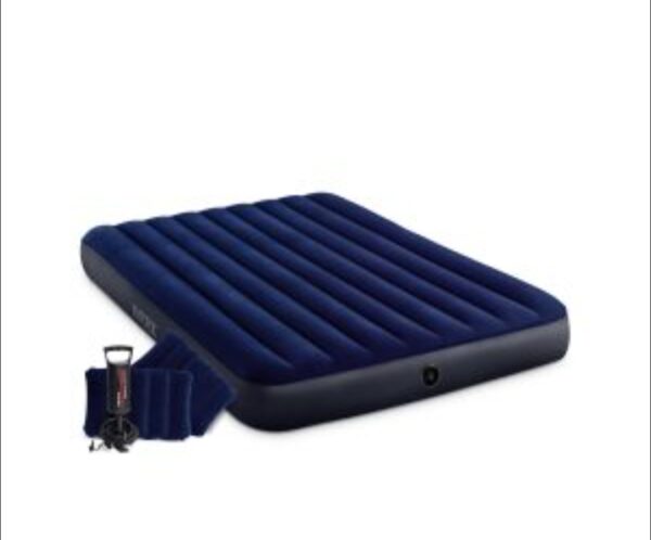 Matelas Gonflables Intex 1 place Confortable et stable : pour un sommeil réparateur Avec couche supérieure en velours Résistant à l’eau Dormez à poings fermés sur ce matelas pneumatique doux et confortable.
