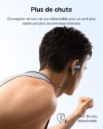 Homme sportif portant des écouteurs sans fil autour du cou, image publicitaire avec le texte 'Plus de chute' et 'Tour de cou détachable'.