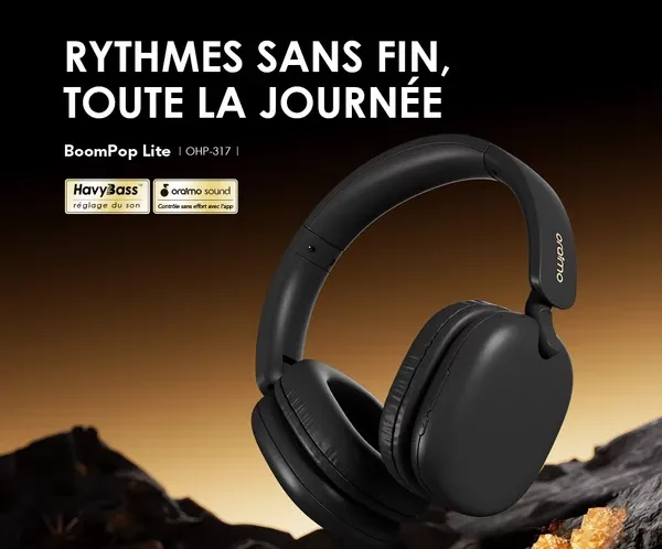 Over-ear black headphones resting on rocky ground against a sunset gradient, with the French headline “Rythmes sans fin, toute la journée” and BoomPop Lite branding.