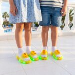 Sandales Chaussures Lumineuses LED pour Enfant – Sandales Souples et Antidérapantes –  Canard couleur jaune – Image 2